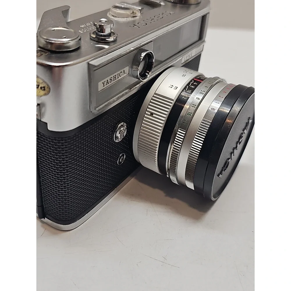 Yashica Lynx 5000 35mm Rangefinder Film Camera.  45mm f/1.8 Lens. W/ Casing